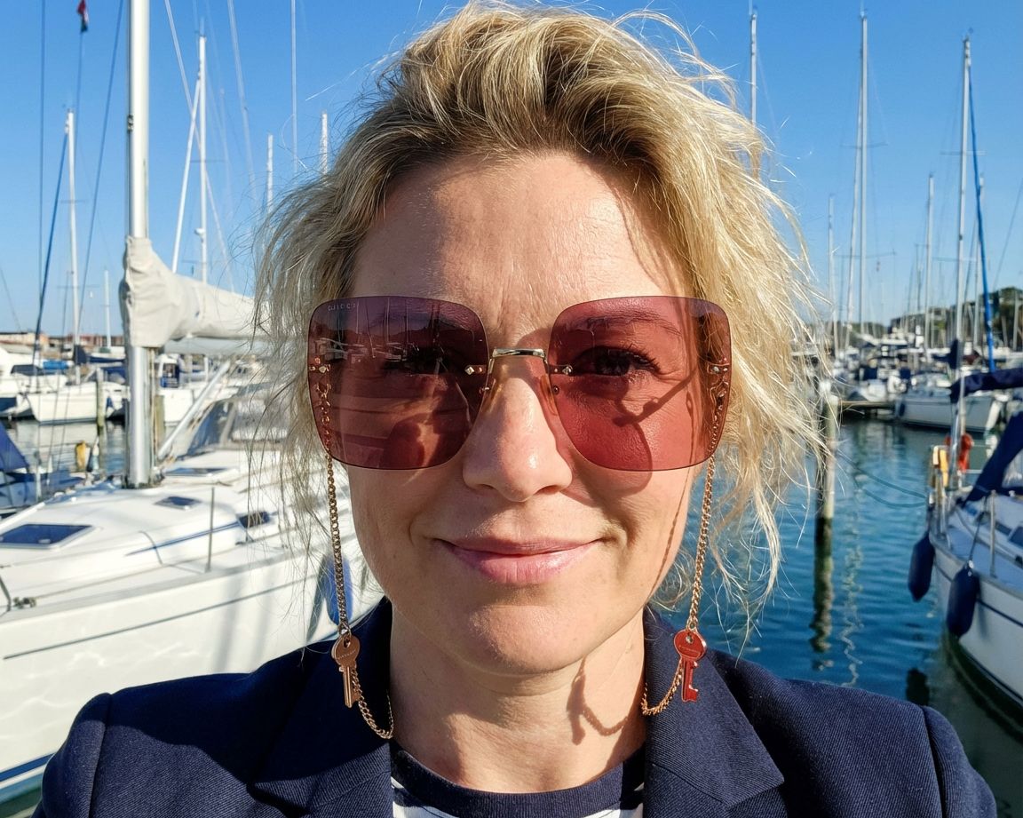 Gucci Sunglasses GG1147S 005 display picture 2